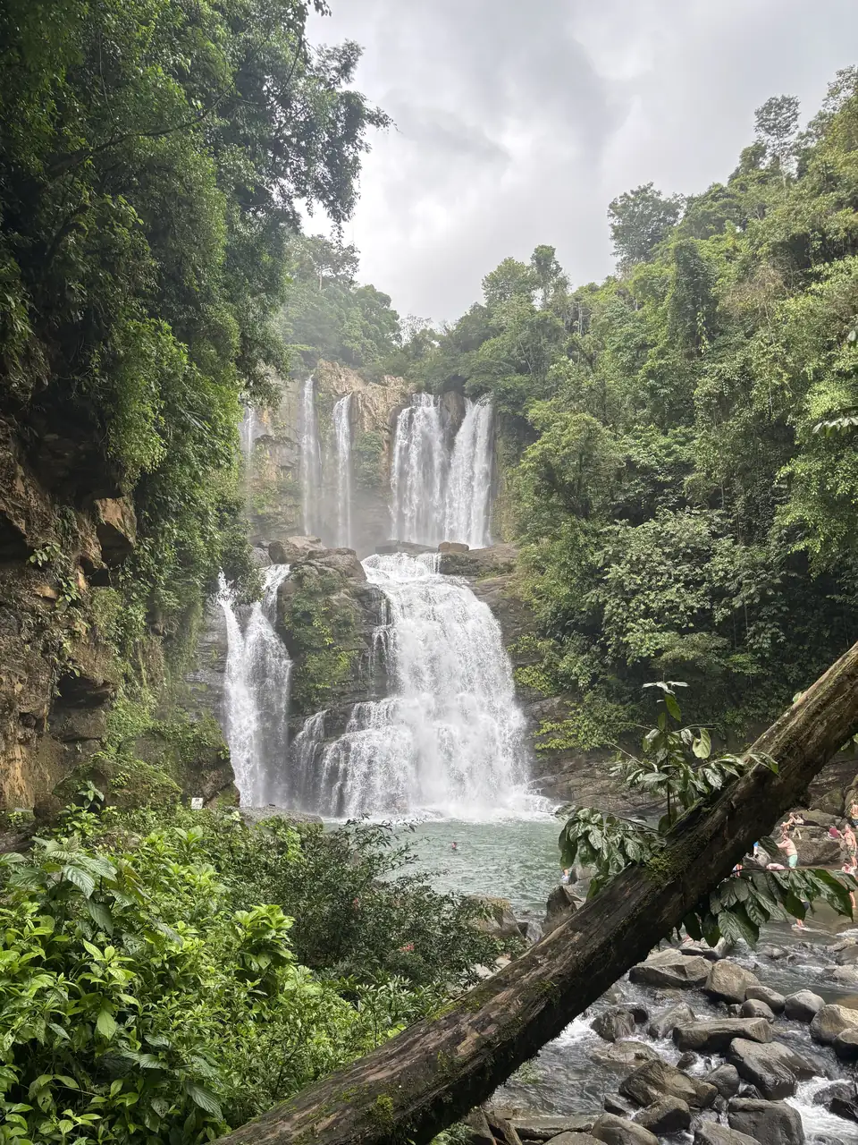 Los dos saltos de las cataratas Nauyaca